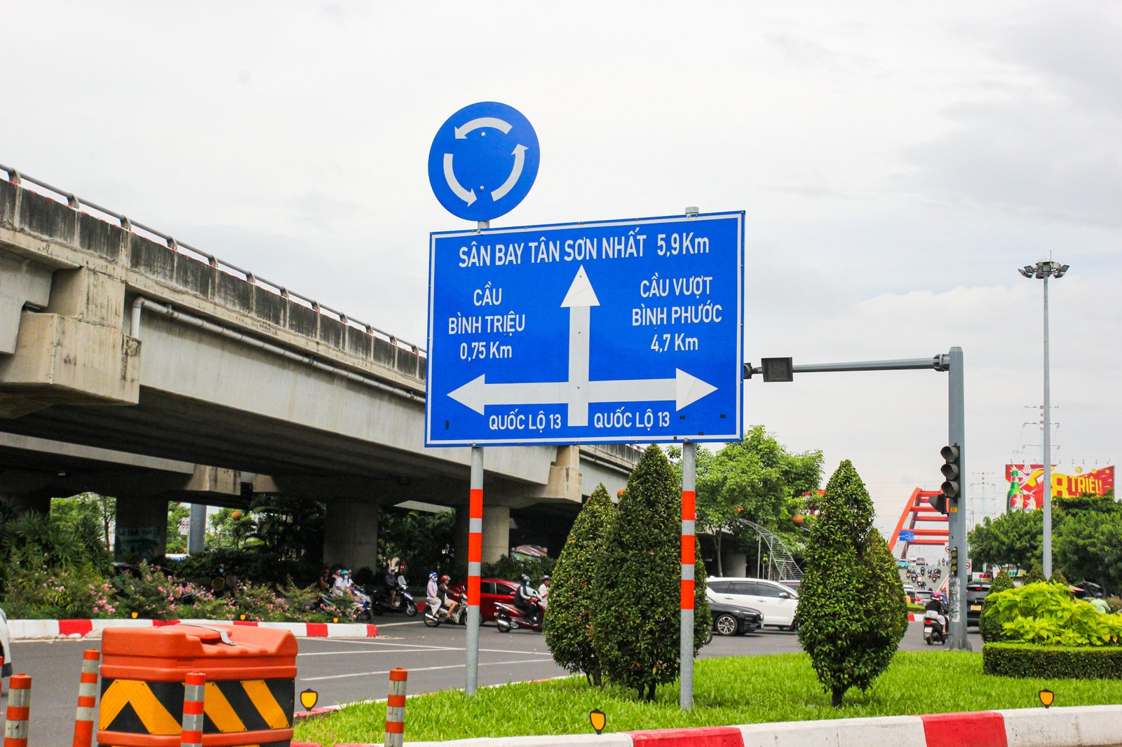 Các căn hộ dọc theo quốc lộ 13